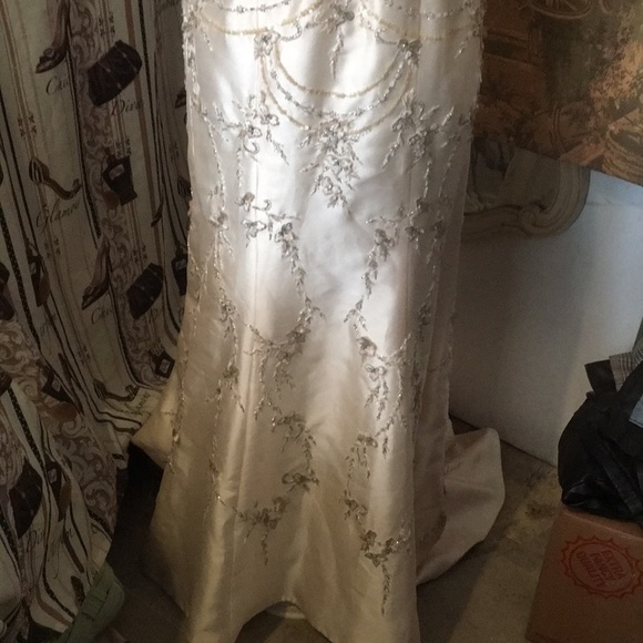 Impression classy wedding dress 12 - Picture 2 of 12